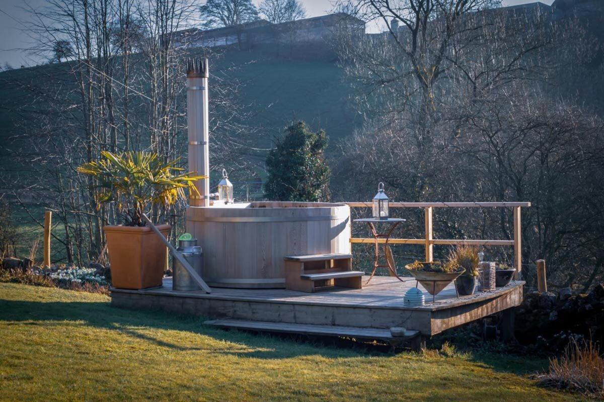Lee House Farm Holiday Cottage With Possible Use Of Hot Tub Ninety Pounds A Session Waterfall ภายนอก รูปภาพ
