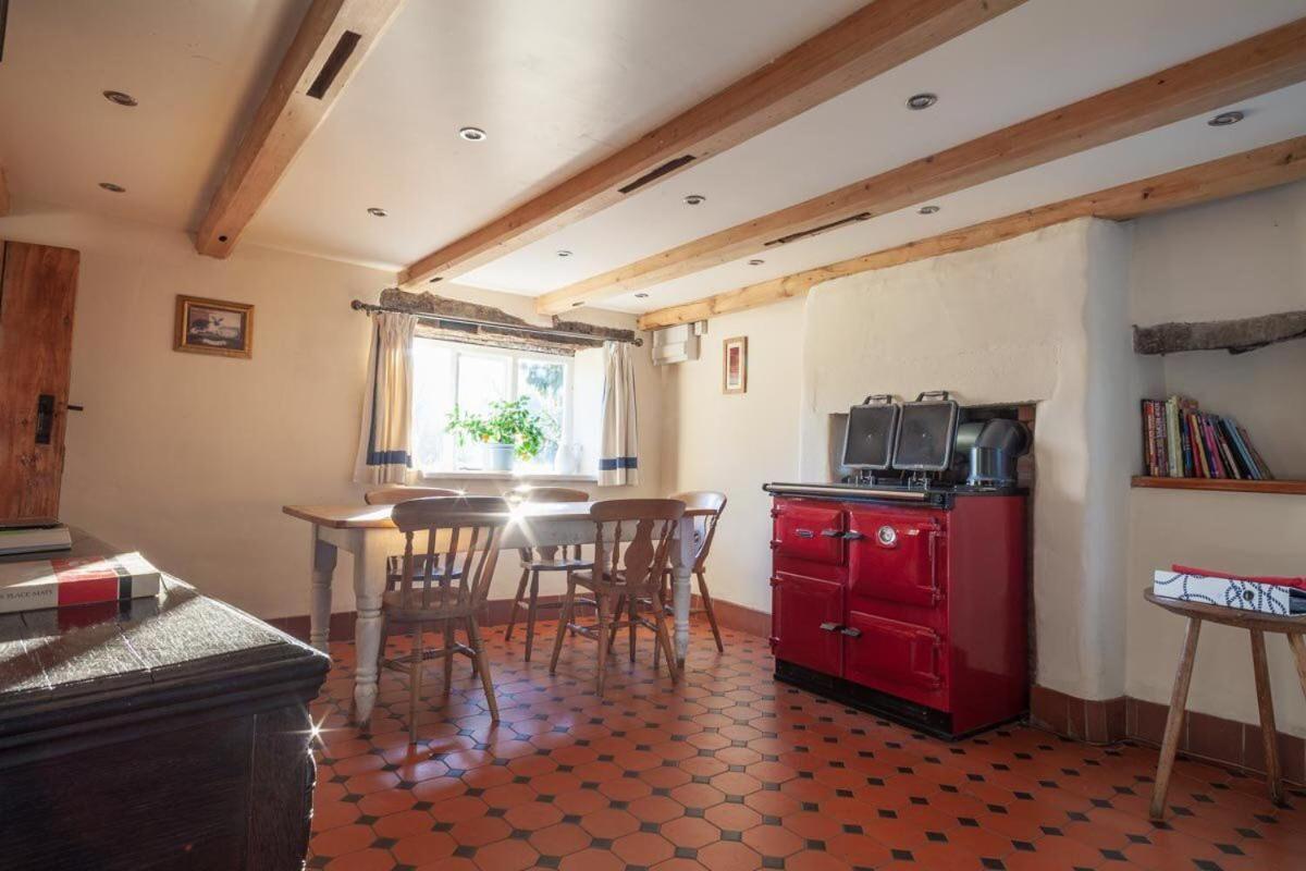 Lee House Farm Holiday Cottage With Possible Use Of Hot Tub Ninety Pounds A Session Waterfall ภายนอก รูปภาพ